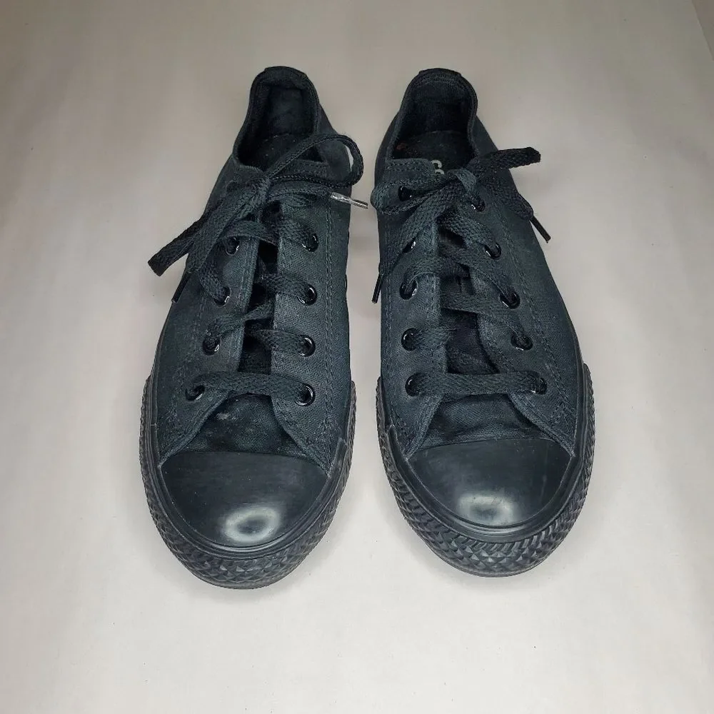 Chuck Taylor All Star Canvas Kids Low Top Shoe Size 3